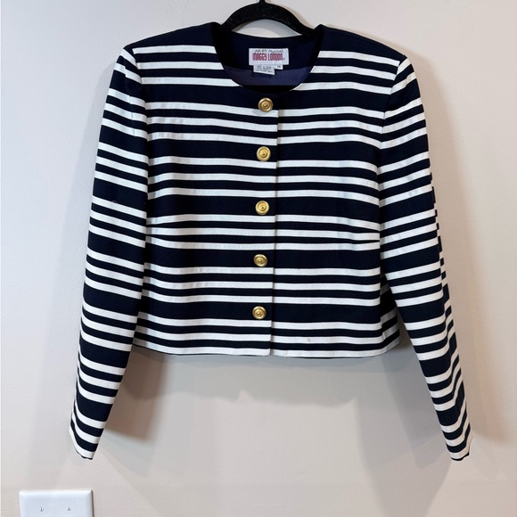 Maggy London Jackets & Blazers - 🔥Maggy London Women’s Navy & White Striped Cropped Jacket Size 10 EUC🔥